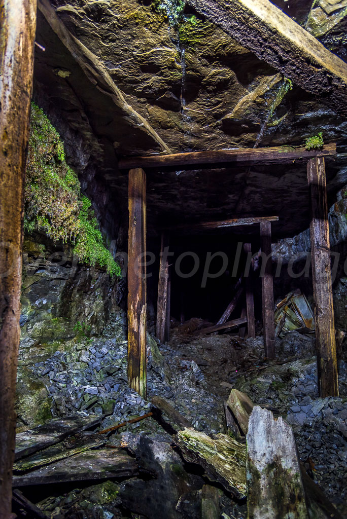 otti-20170704-old-tunnel-behind-niagara-OTT_7693.jpg