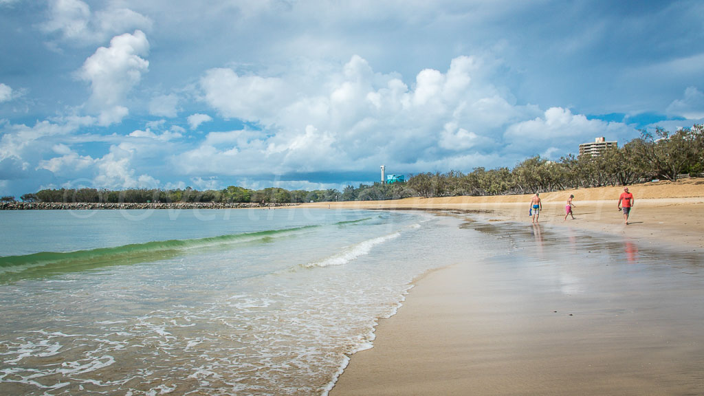 otti-2017-mooloolaba-beach-walking-P1010773.jpg